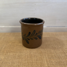 Load image into Gallery viewer, 1 1/2 Pint Crock- Provincial