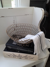 Load image into Gallery viewer, Round wire basket