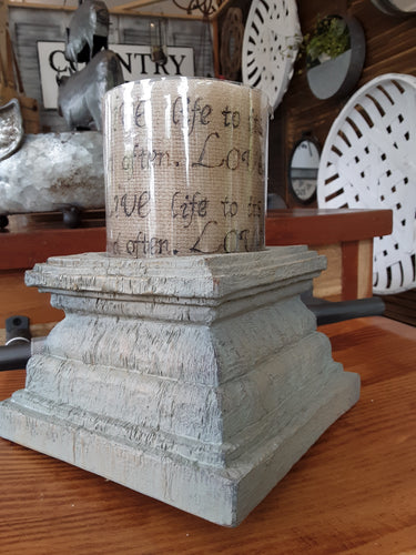 Distressed block pillar holder