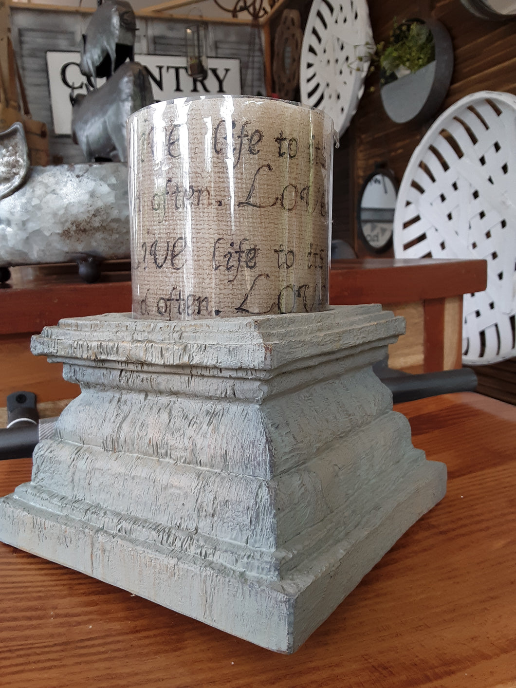 Distressed block pillar holder